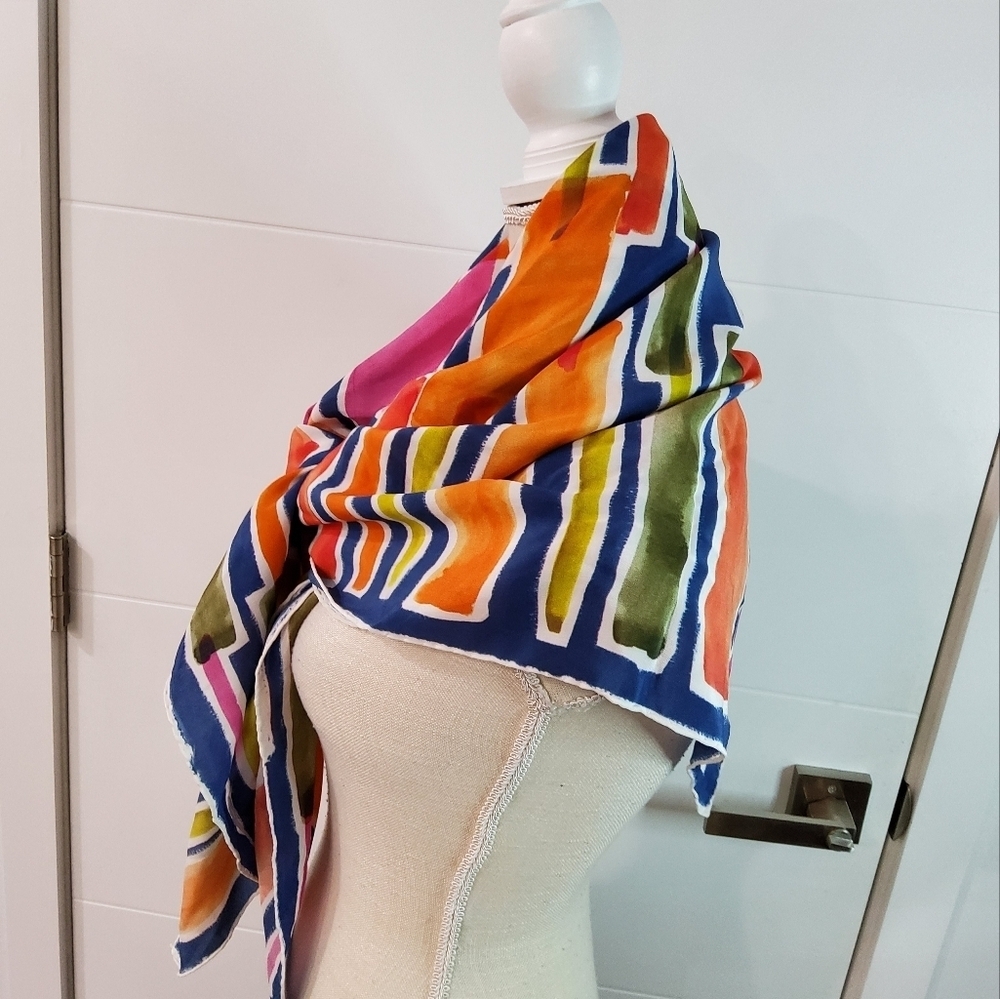 Robin Ann Meyer Geo Semblance Silk Scarf Size 43"×43" - Picture 4 of 8
